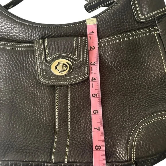 Coach Elegant Black Leather Shoulder Bag - Picture 12 of 13